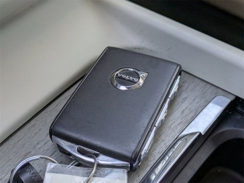 Certified 2023 Volvo XC60 B5 Plus w/ Protection Package Premier image 40