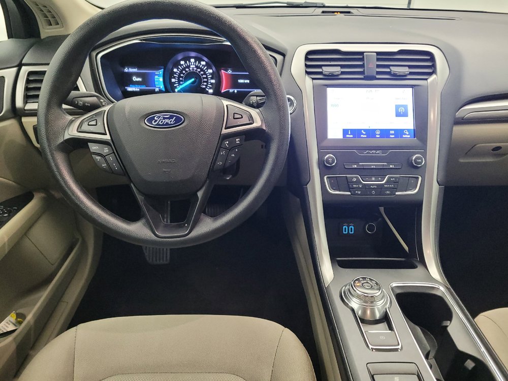 Used 2020 Ford Fusion SE FWD image 22