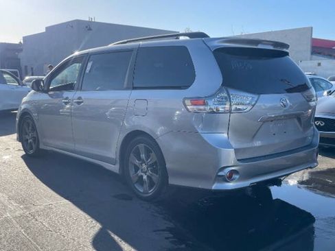 Used 2015 Toyota Sienna SE Premium FWD image 5