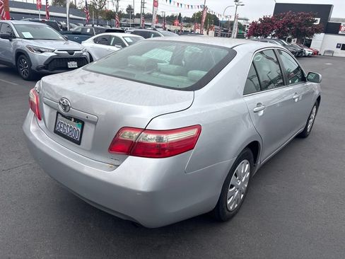 Used 2009 Toyota Camry LE FWD image 4