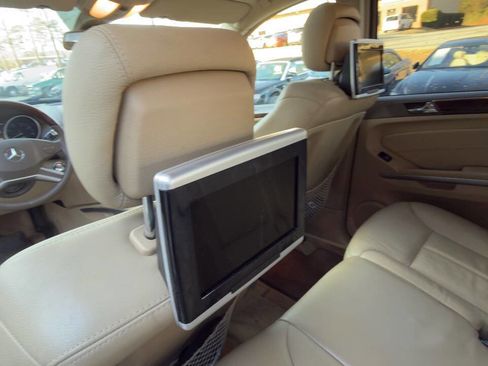 Used 2009 Mercedes-Benz GL 450 GL 450 4MATIC AWD 4dr SUV image 36