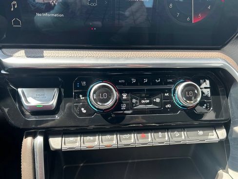 Used 2023 GMC Sierra 1500 Denali w/ Technology Package AWD/4WD image 12