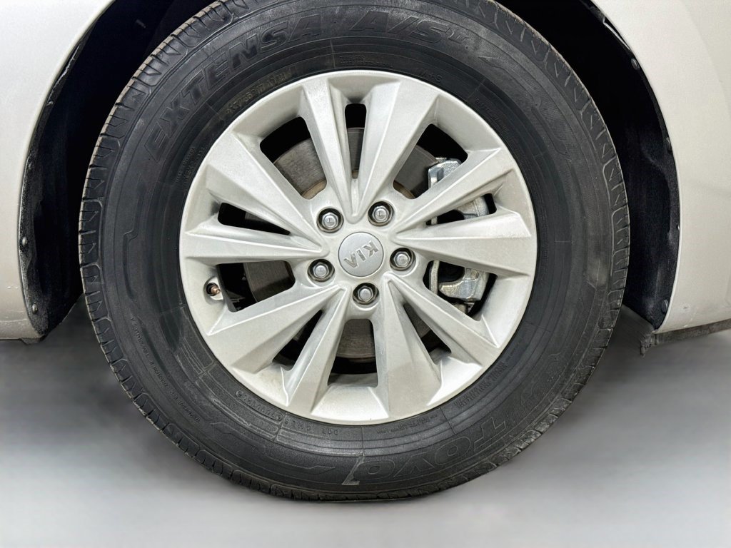 Used 2018 Kia Sedona L FWD image 28