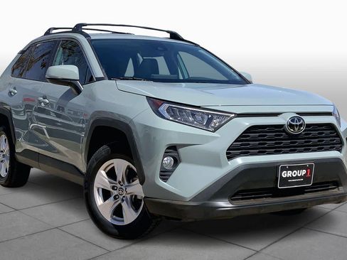 Used 2021 Toyota RAV4 XLE w/ Convenience Package image 2