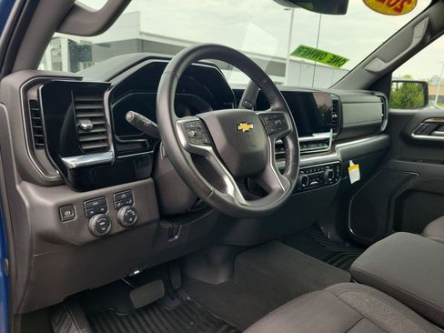 Used 2024 Chevrolet Silverado 1500 LT AWD/4WD image 23