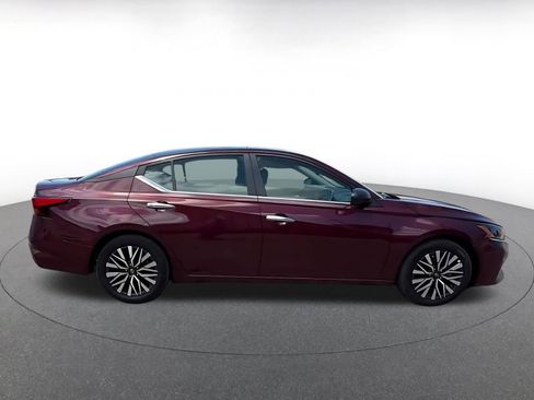 Used 2025 Nissan Altima 2.5 SV FWD image 16