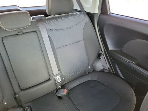 Used 2016 Kia Soul + image 17