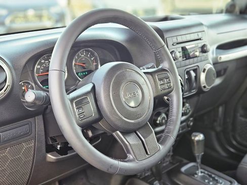 Used 2014 Jeep Wrangler Rubicon w/ Power Convenience Group image 12