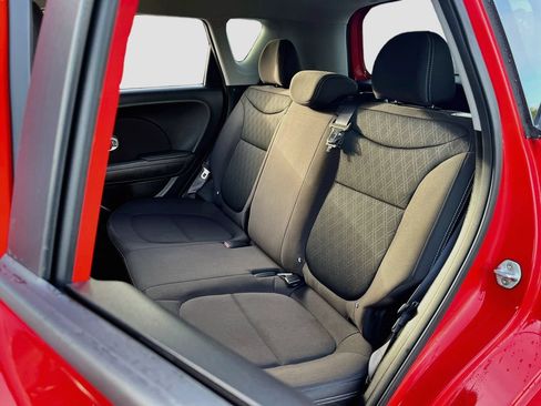 Used 2019 Kia Soul FWD image 22