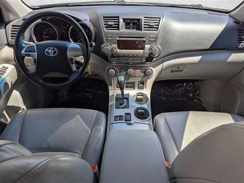 Used 2012 Toyota Highlander SE w/ Tow Pkg AWD/4WD image 17