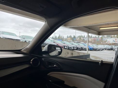 Used 2025 Chevrolet Trax LT image 36