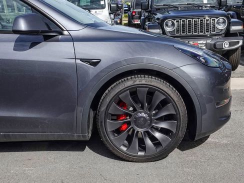 Used 2022 Tesla Model Y Performance image 9