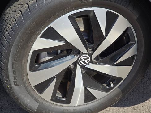 Certified 2024 Volkswagen ID.4 2WD image 11