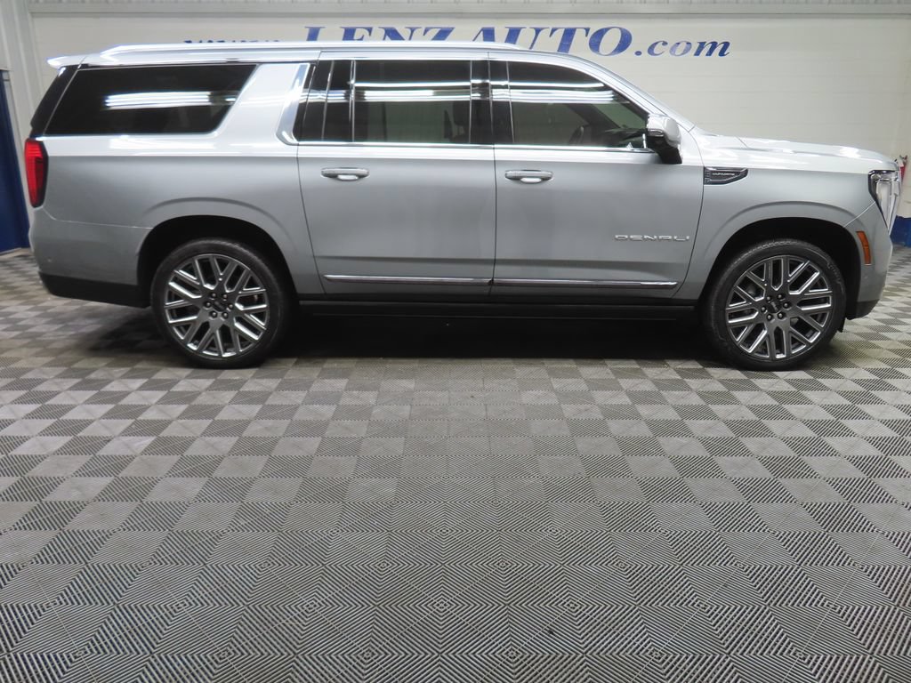 Used 2025 GMC Yukon XL Denali Ultimate AWD/4WD image 2