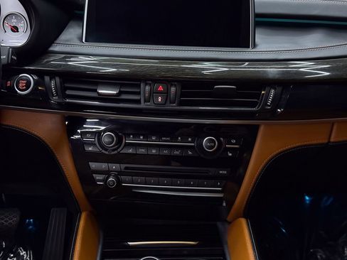 Used 2015 BMW X5 M image 24