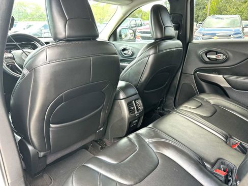 Used 2019 Jeep Cherokee Latitude Plus FWD image 24