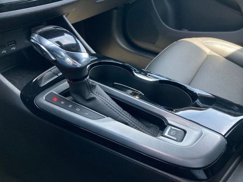 Used 2025 Buick Envista Sport Touring image 23