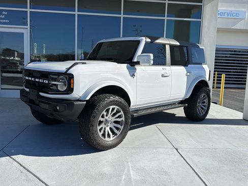 Used 2023 Ford Bronco Outer Banks image 2