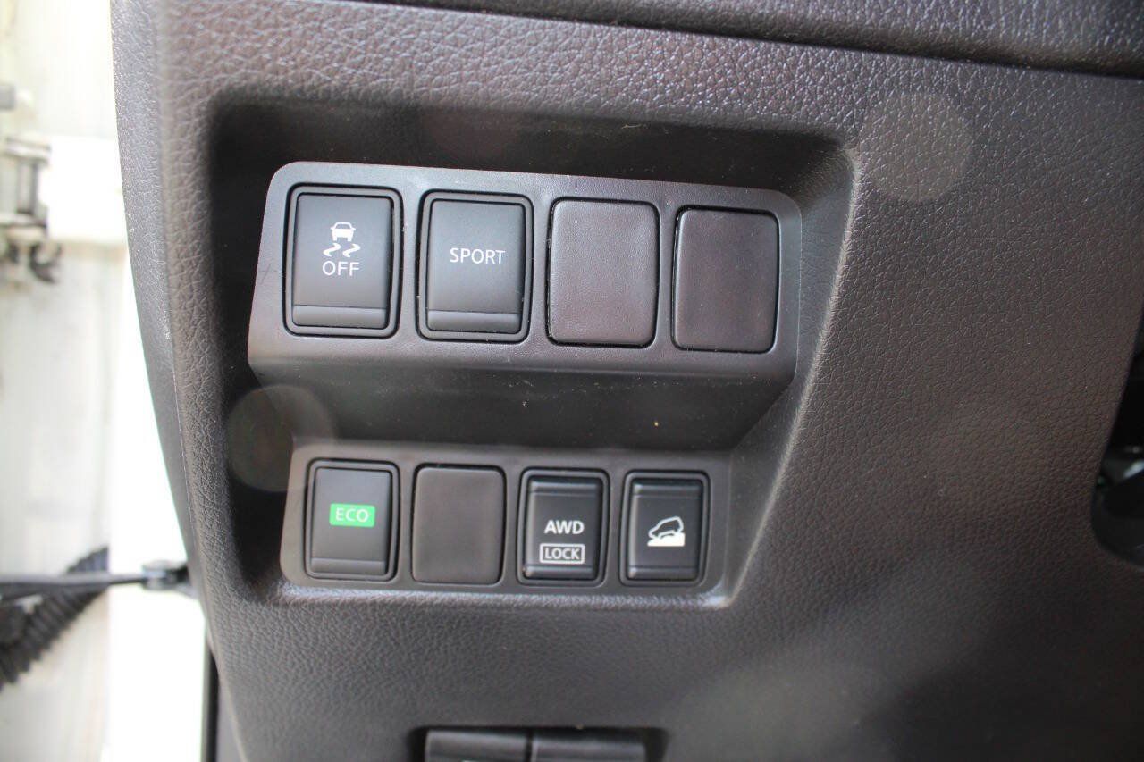 Used 2015 Nissan Rogue S AWD/4WD image 17