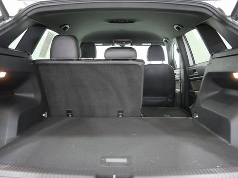 Used 2021 Volkswagen Atlas Cross Sport SE image 25