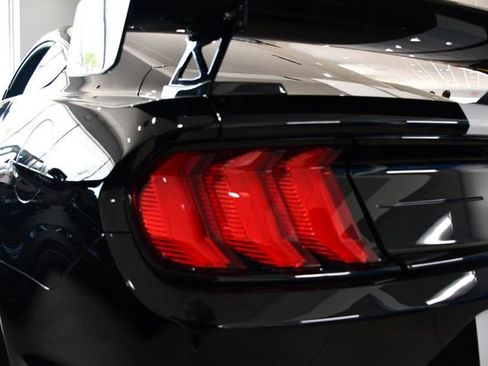 Used 2020 Ford Mustang Shelby GT500 w/ Carbon Fiber Track Pack RWD image 12