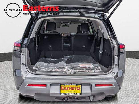 New 2026 Nissan Pathfinder SL image 11