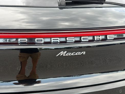 Used 2019 Porsche Macan AWD/4WD image 11
