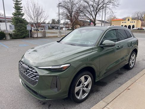 Used 2025 Audi Q5 Premium Plus w/ Premium Plus image 44