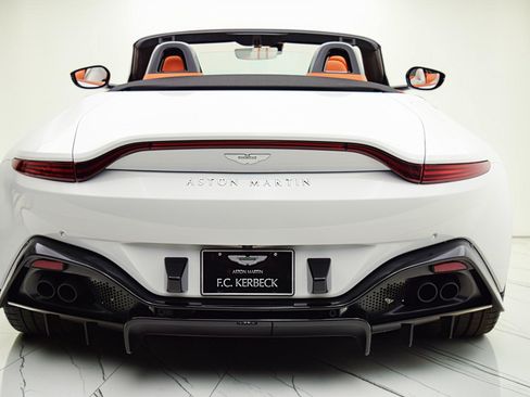 Used 2023 Aston Martin V8 Vantage Roadster RWD image 8
