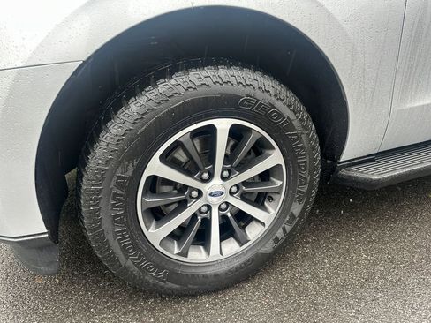 Used 2018 Ford Expedition XLT AWD/4WD image 2