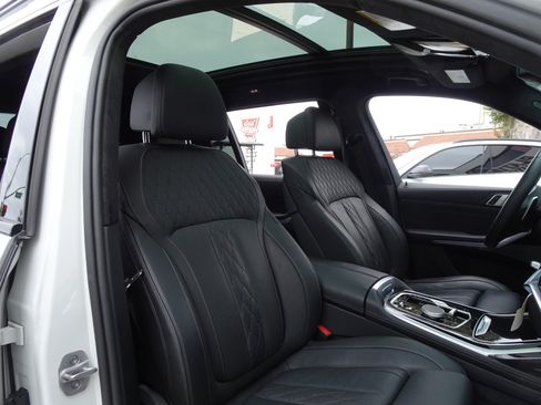 Used 2024 BMW X7 xDrive40i w/ M Sport Package AWD/4WD image 23