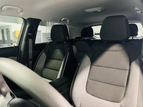 Used 2025 Chevrolet TrailBlazer LS w/ LS Convenience Package FWD image 3