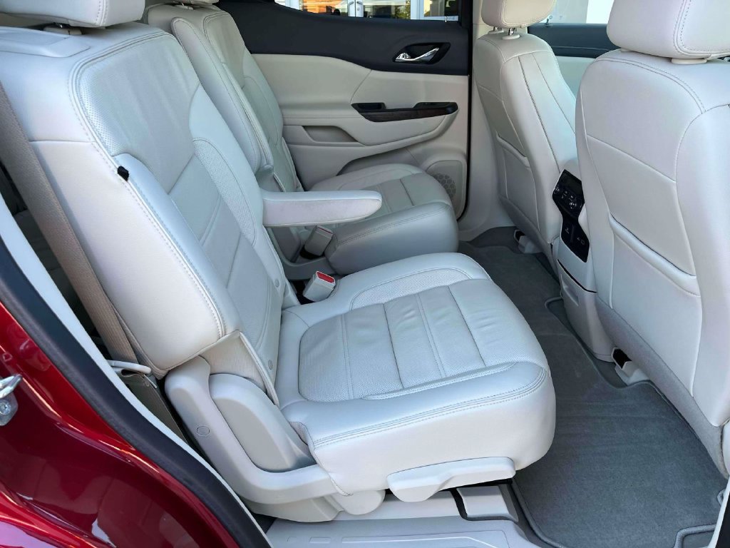 Certified 2020 GMC Acadia Denali w/ Technology Package FWD image 21