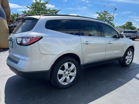 Used 2017 Chevrolet Traverse LT w/ Style and Technology Package FWD image 6