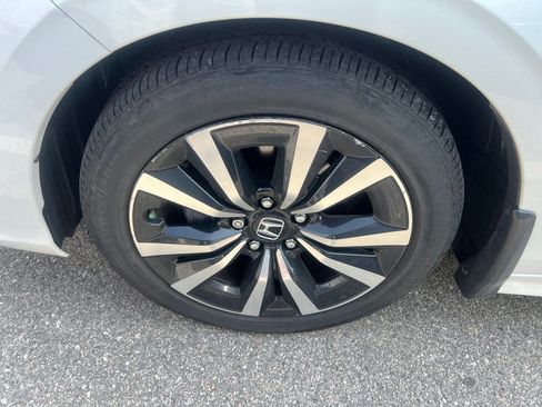 Used 2023 Honda Civic EX image 3