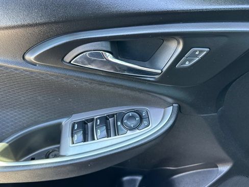 Used 2025 Chevrolet Malibu LT FWD image 12