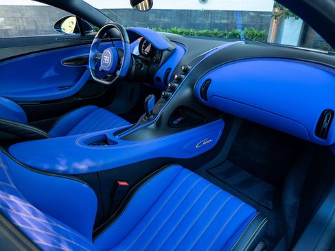 Used 2020 Bugatti Chiron image 2
