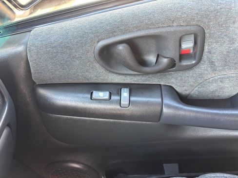 Used 2002 Chevrolet S10 Pickup LS w/ LS Preferred Equipment Group image 15