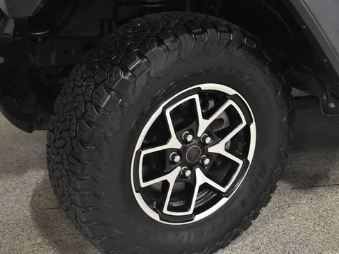 Used 2024 Jeep Wrangler Unlimited Rubicon w/ Convenience Group AWD/4WD image 11