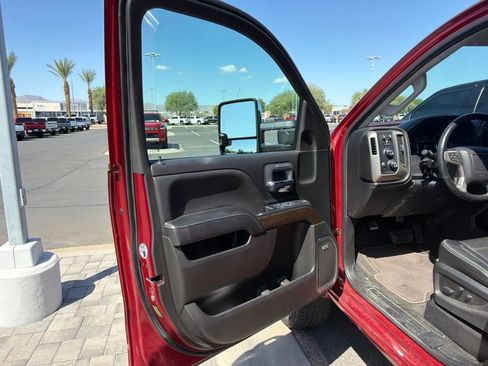 Used 2018 GMC Sierra 2500 Denali w/ Duramax Plus Package AWD/4WD image 8