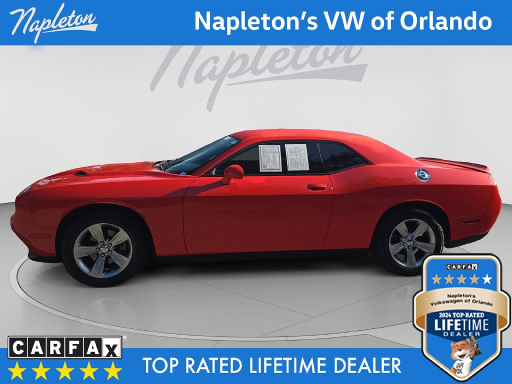 Used 2022 Dodge Challenger SXT RWD image 2