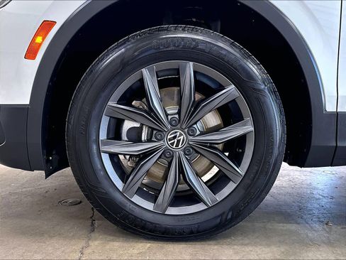 Used 2023 Volkswagen Tiguan SE FWD image 37