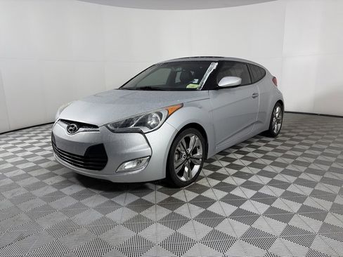 Used 2016 Hyundai Veloster w/ Option Group 03 image 3