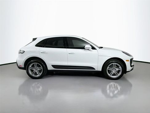 Certified 2026 Porsche Macan AWD/4WD image 8