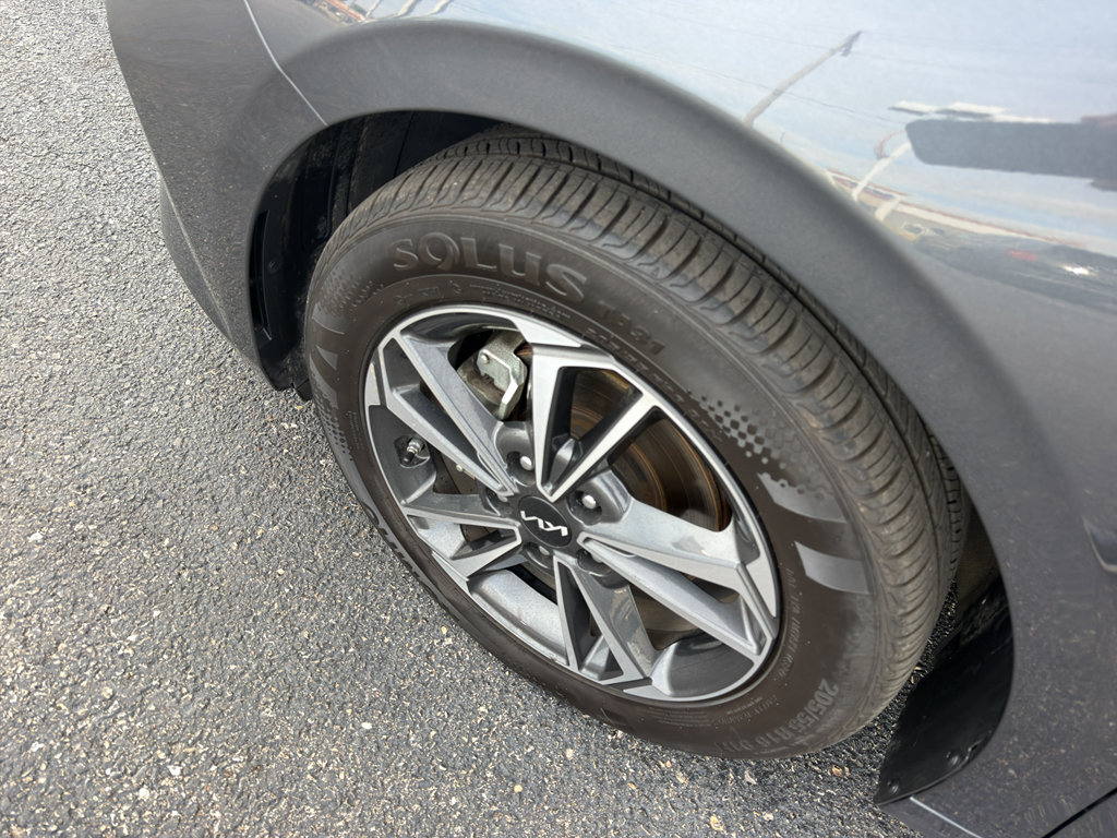 Used 2024 Kia Forte LXS FWD image 7