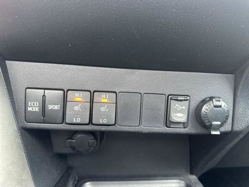 Used 2015 Toyota RAV4 Limited image 31