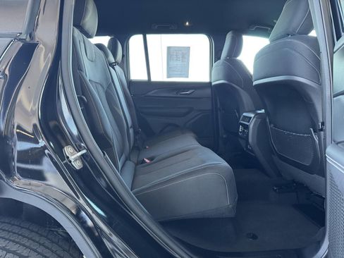 Used 2024 Jeep Grand Cherokee Laredo image 28