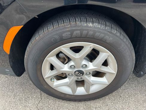 Used 2021 Kia Soul S FWD image 2