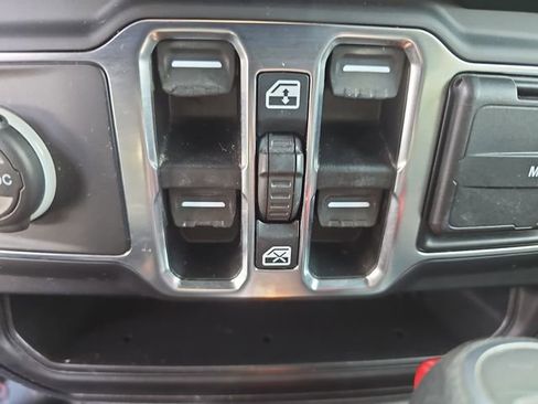 Used 2021 Jeep Gladiator Willys image 27