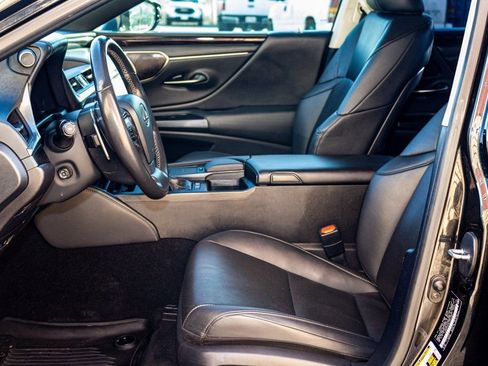 Used 2020 Lexus ES 300h w/ Premium Package image 27